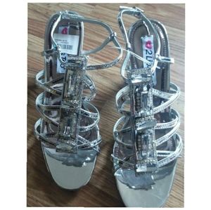 NWT Sz.9.5 Two Lips Too Heels
